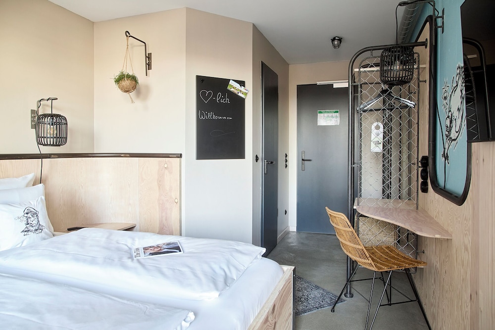Comfort, Queen Bed, Hill View, Balcony