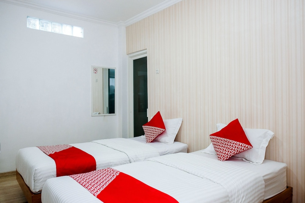 OYO 1454 111 Residence 7/18