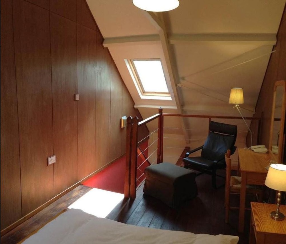 New Helvetia Hotel 37/53
