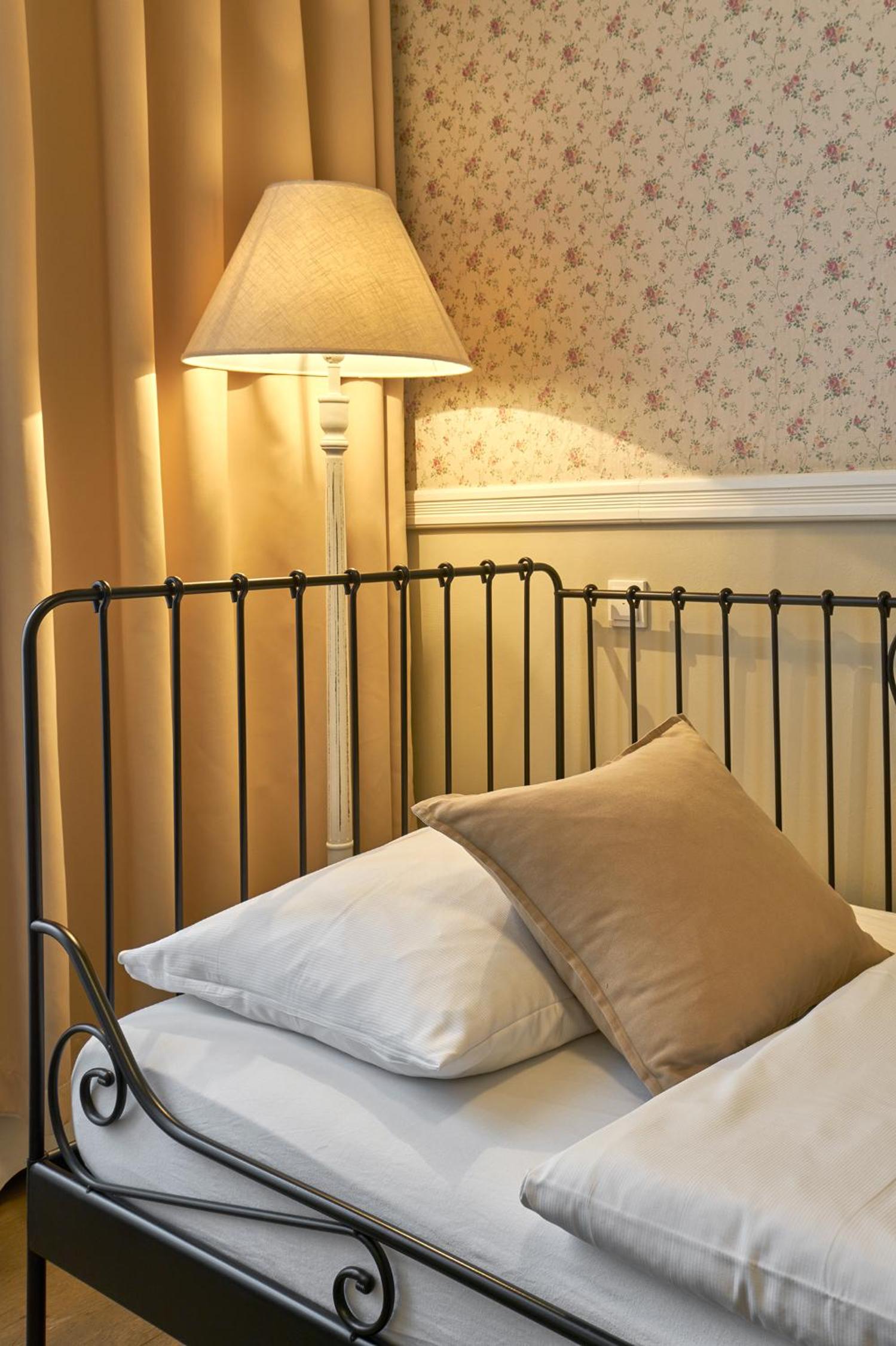 Hotel 38 23/49