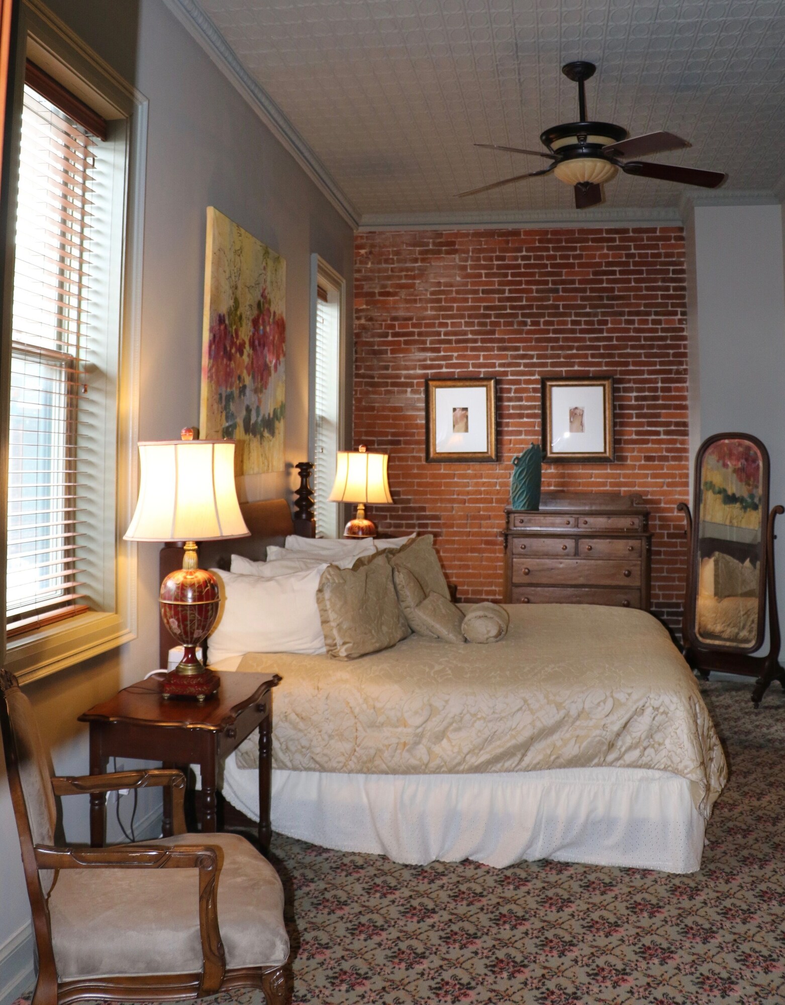 Spa, Suite, King Bed, Jetted Tub