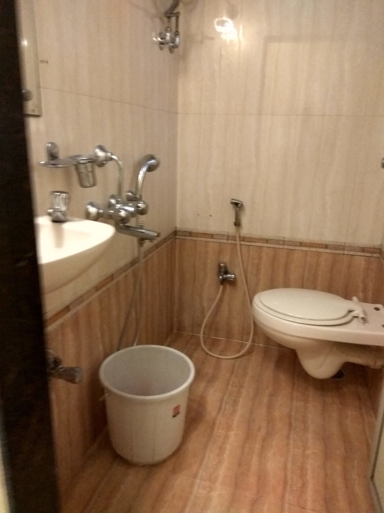 Hotel Broadway Colaba Mumbai 47/50