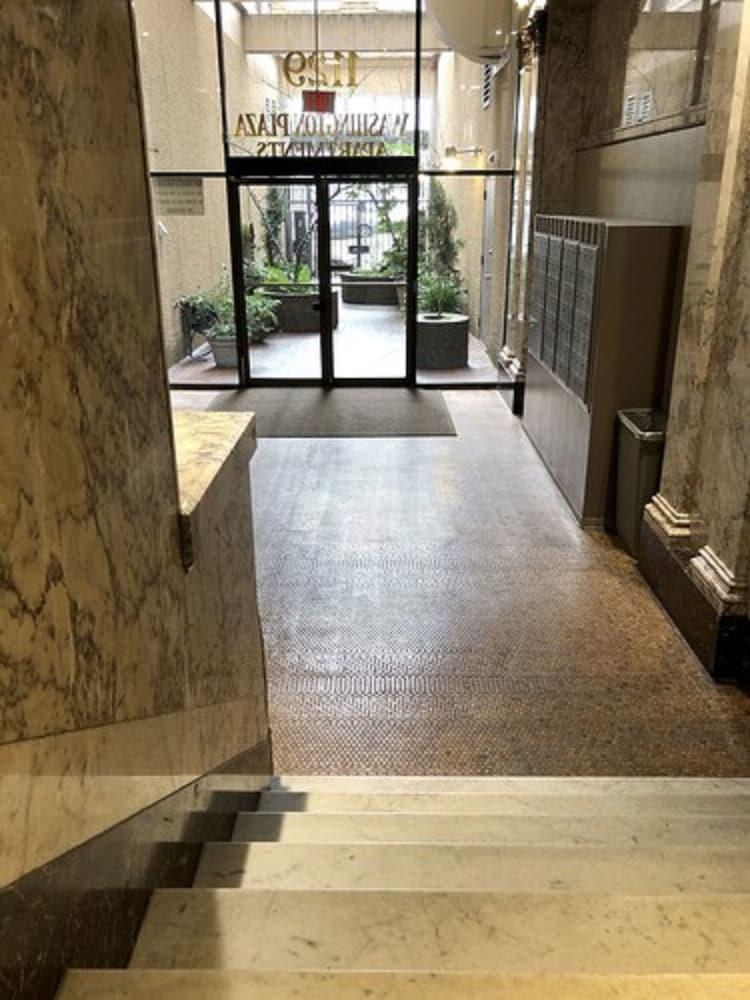 Washington Plaza Apartments 13/33