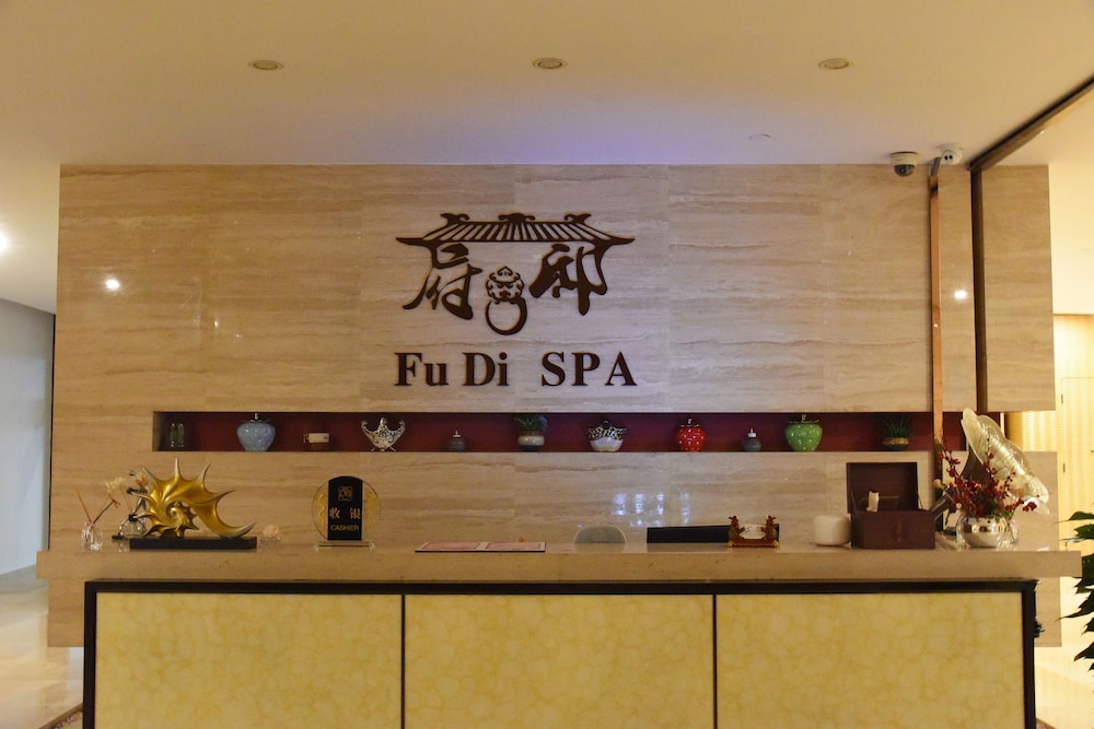 Royal International Hotel 5/60
