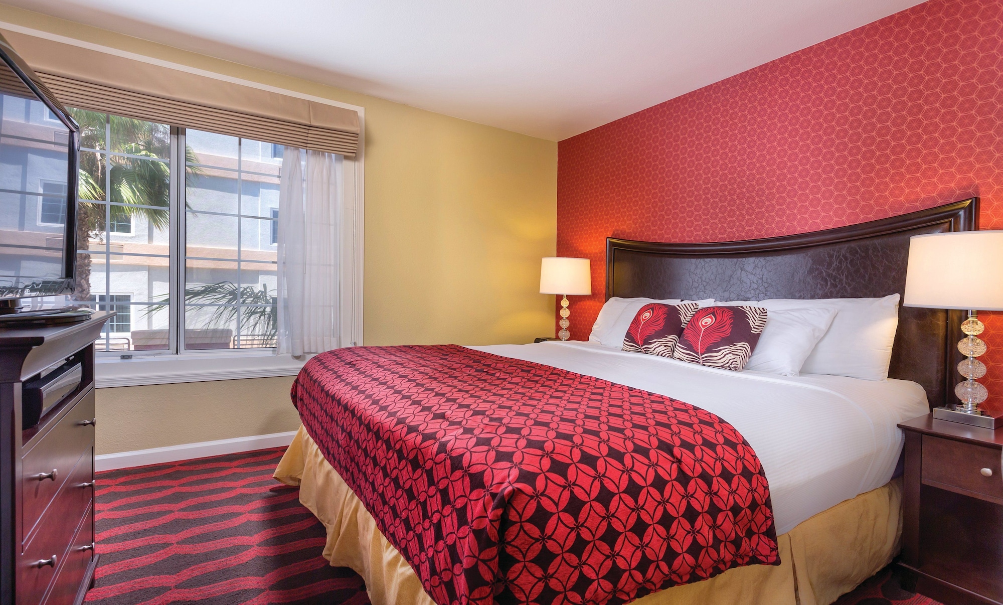 SUITE, KING BED