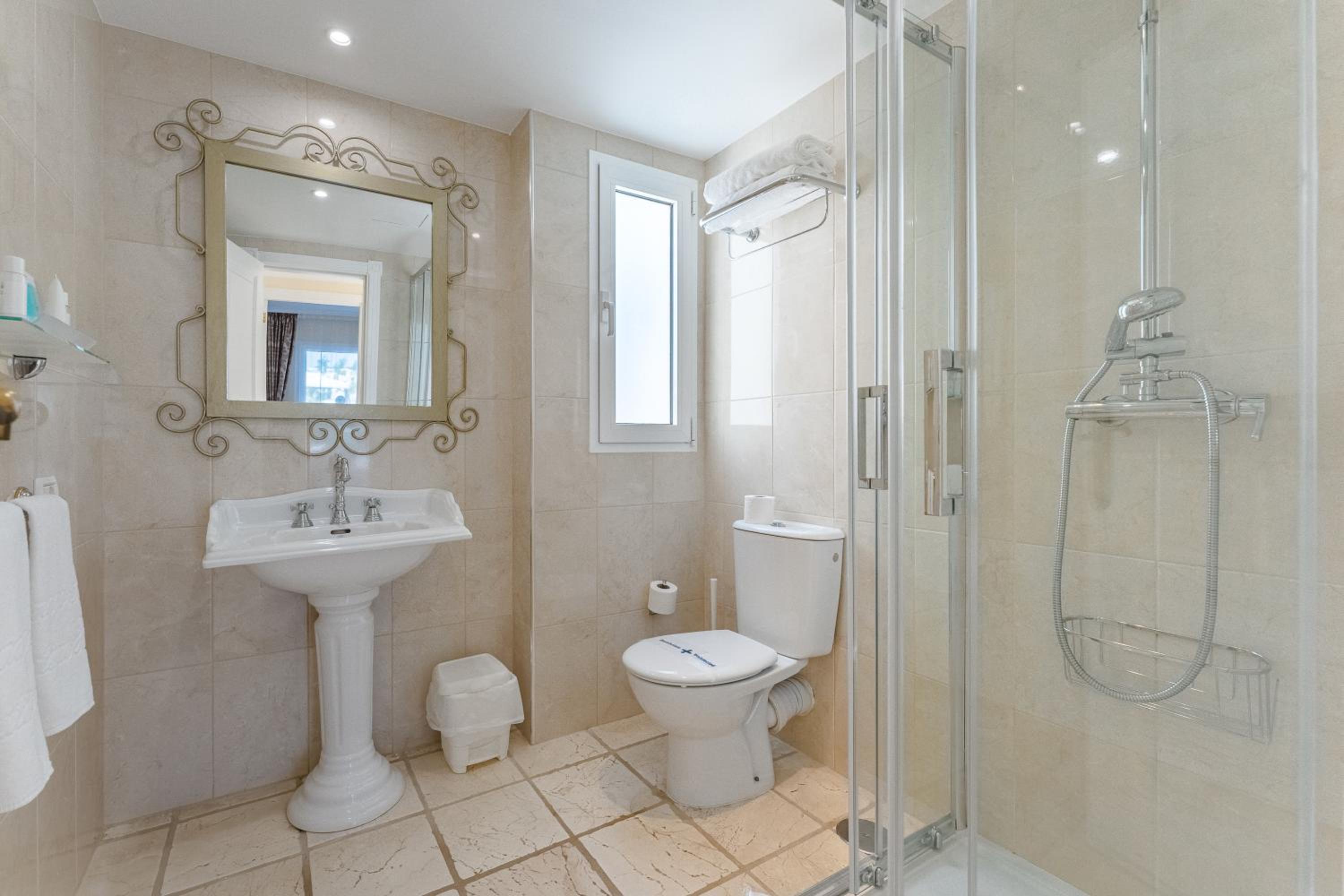 جناح سوبيريور بجاكوزي، Flamingo Suites 5/6
