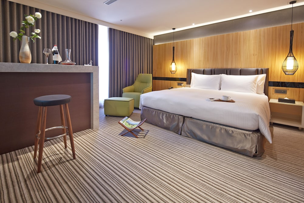 Business, King Bed