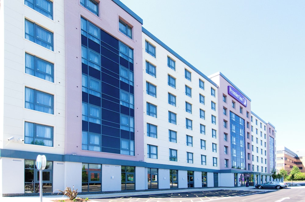 Premier Inn London Gatwick Airport Manor Royal in CRAWLEY