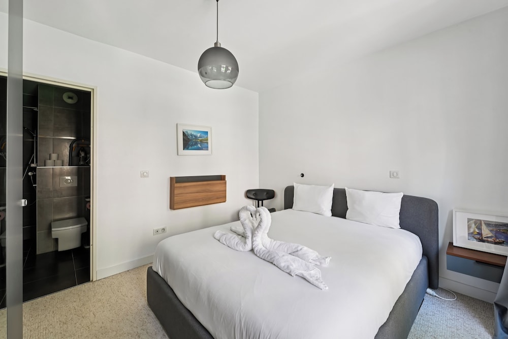 City, Apartment, Double Bed, City Street View, Sofa، RESIDENCE AURMAT 2/4