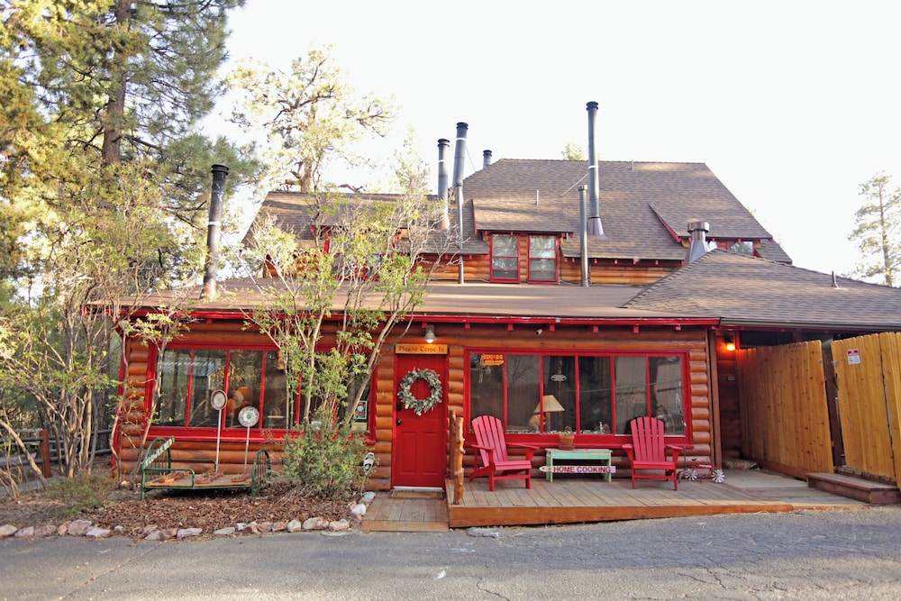 Gold Mountain Manor 2/48