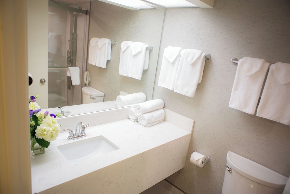 Cartier Place Suite Hotel 62/64