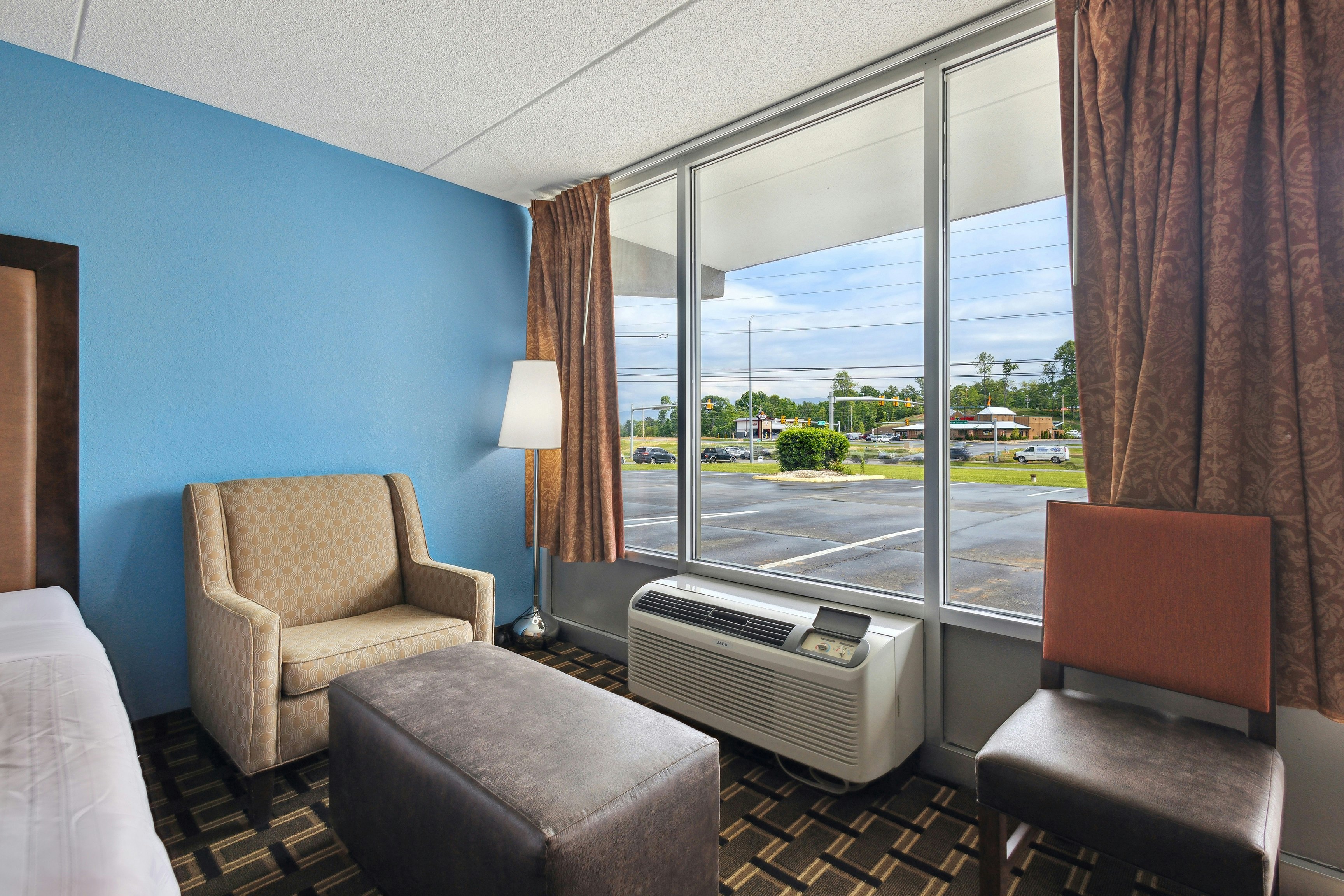 Relax inn by OYO Greeneville Near Hwy US-321 25/40