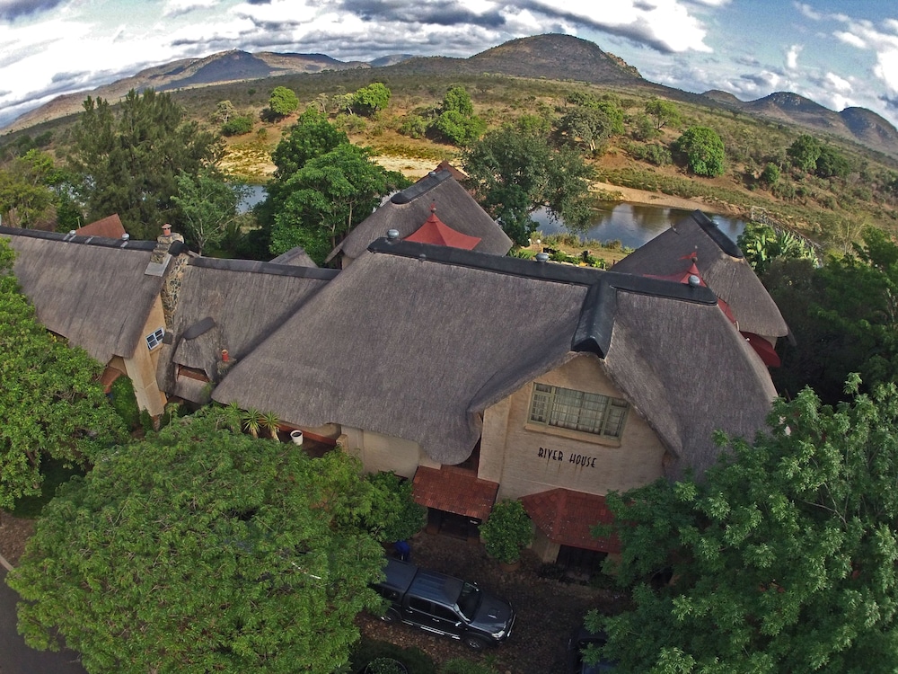 River House Lodge 32/50