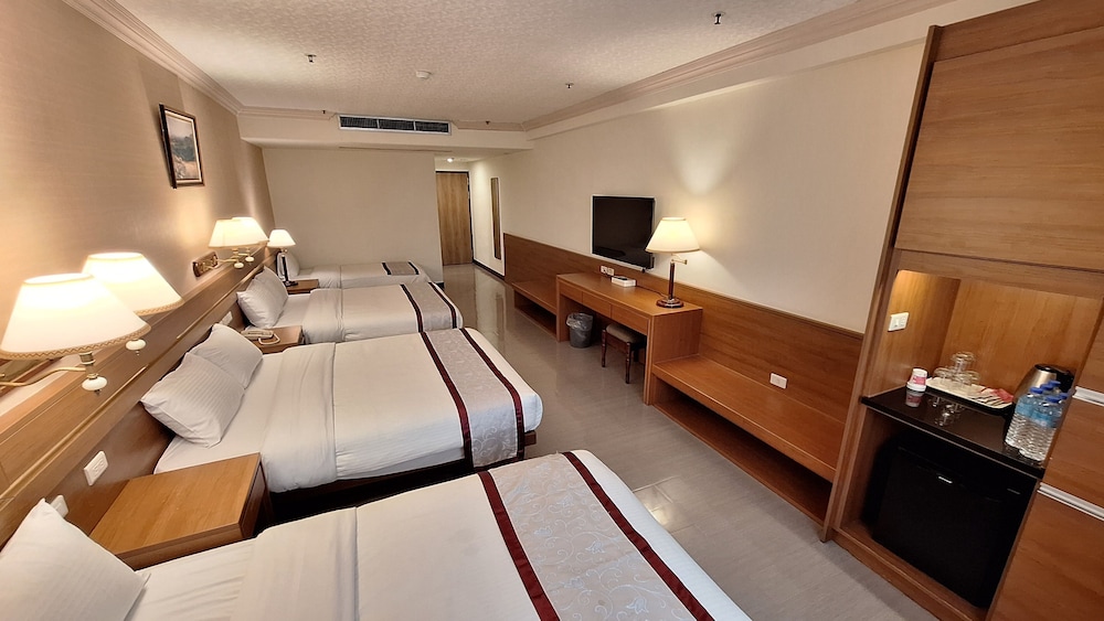 Cheng Pao Hotel 28/64
