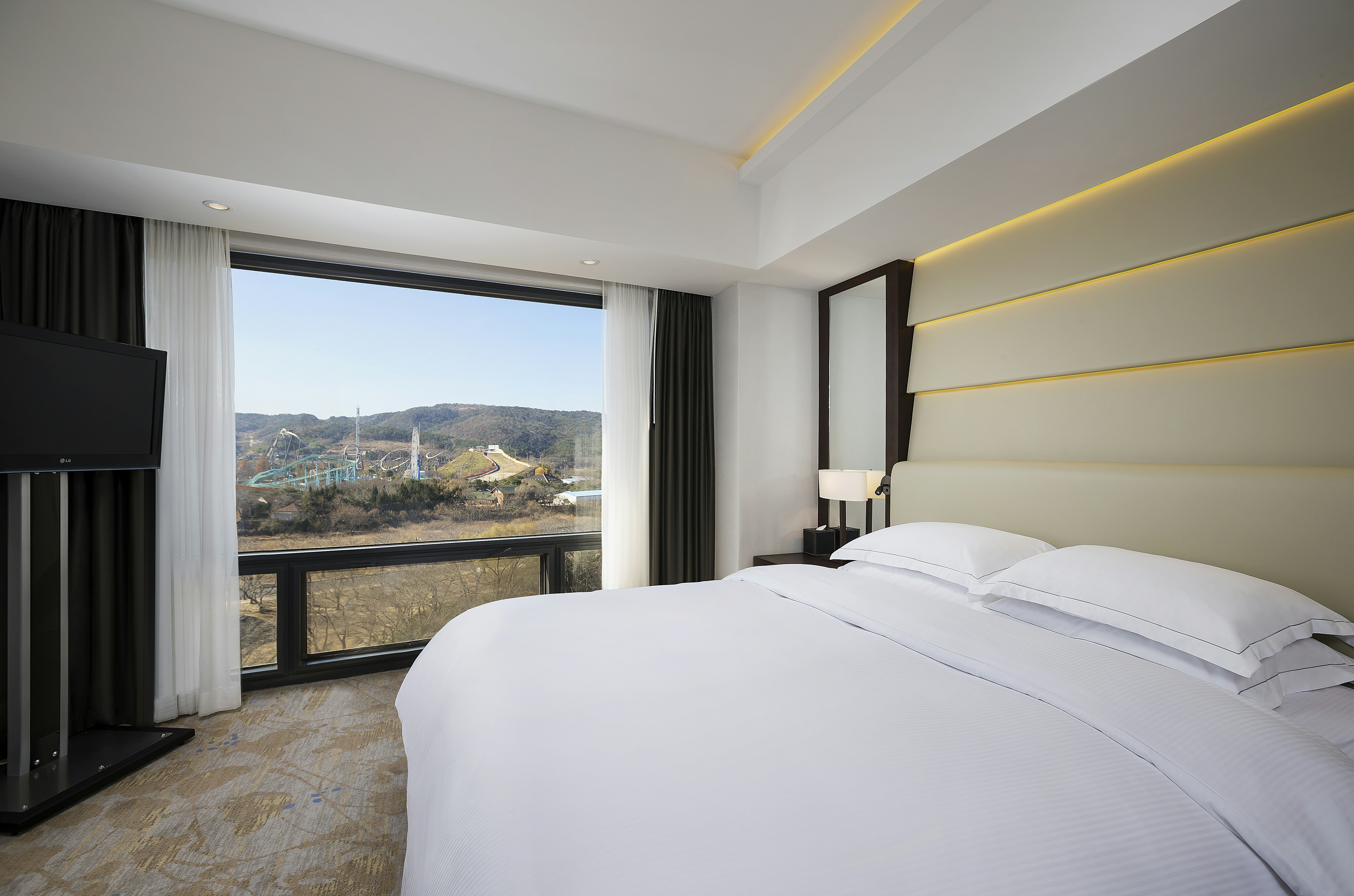 RESIDENTIAL, DELUXE, SUITE