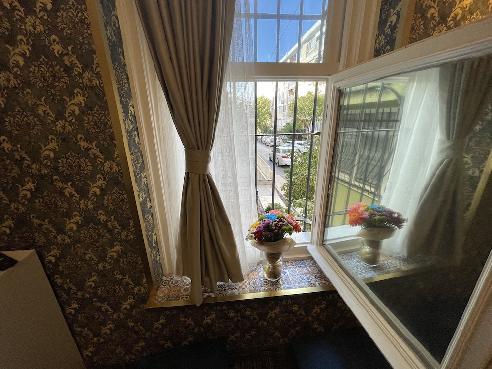 Moda Suites 50/50
