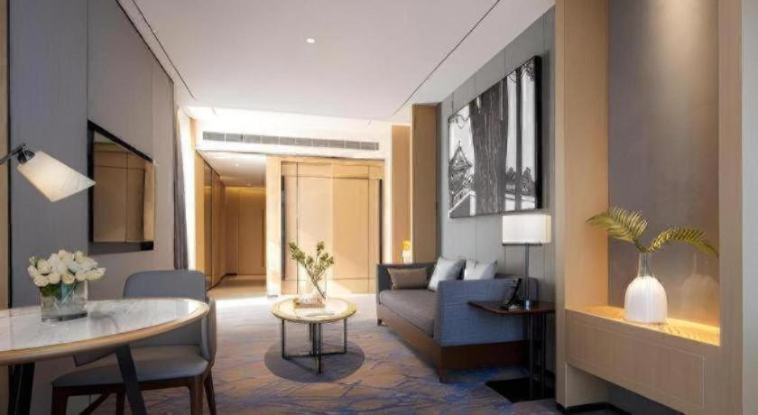 Tangyi Hotel Zhuhai 48/60