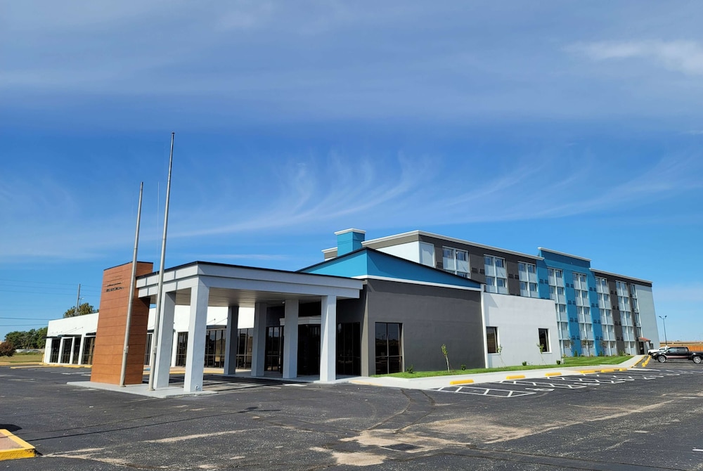 Hawthorn Suites by Wyndham Wichita Airport 3/44