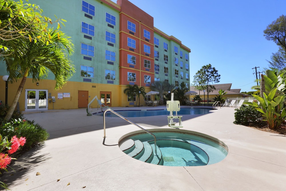 Allure Suites of Fort Myers 26/27