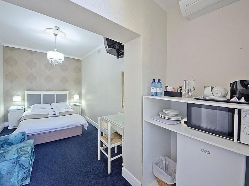 The Russel Hotel 18/18