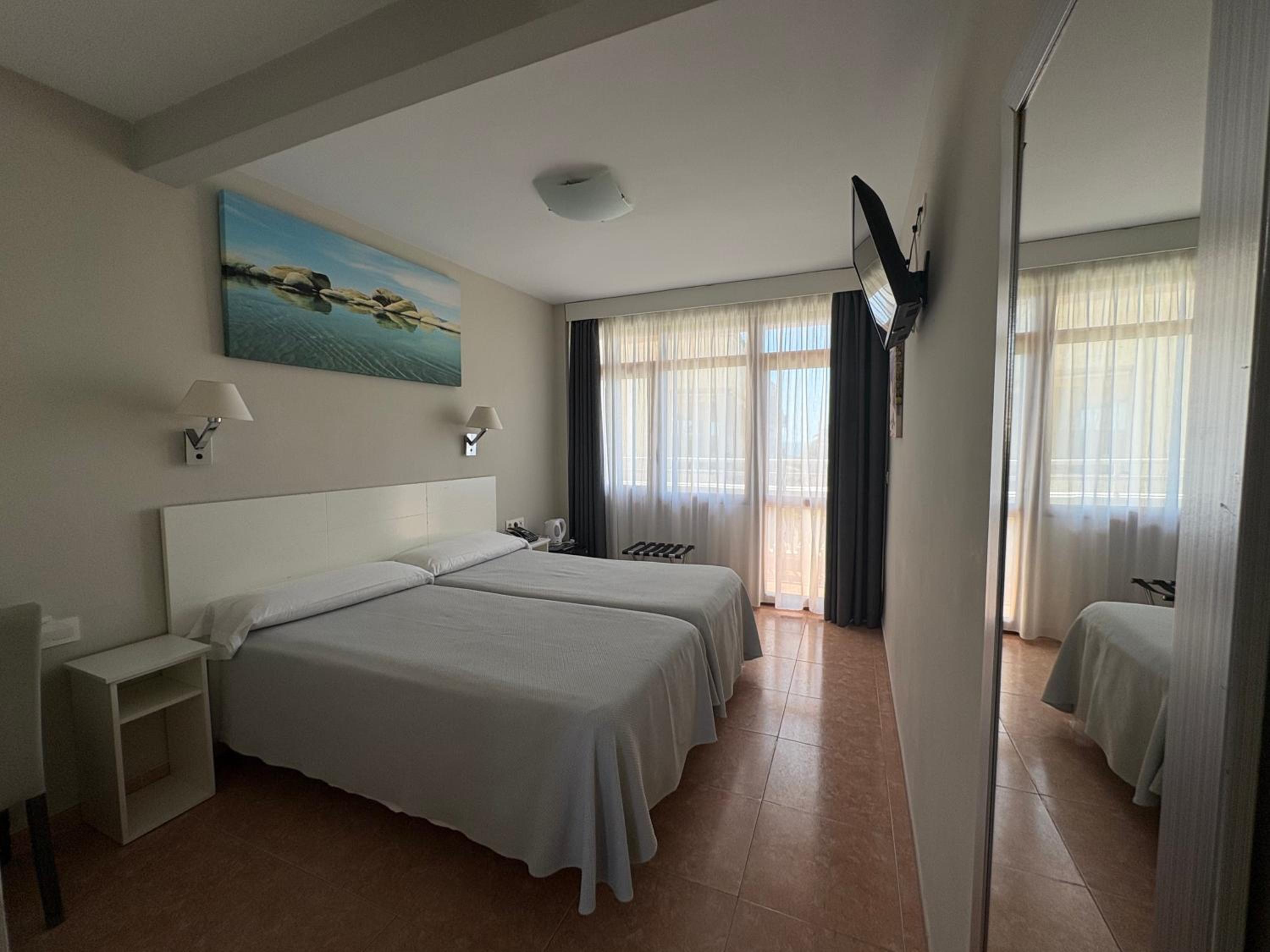 Room, Twin Beds, Sea Front
