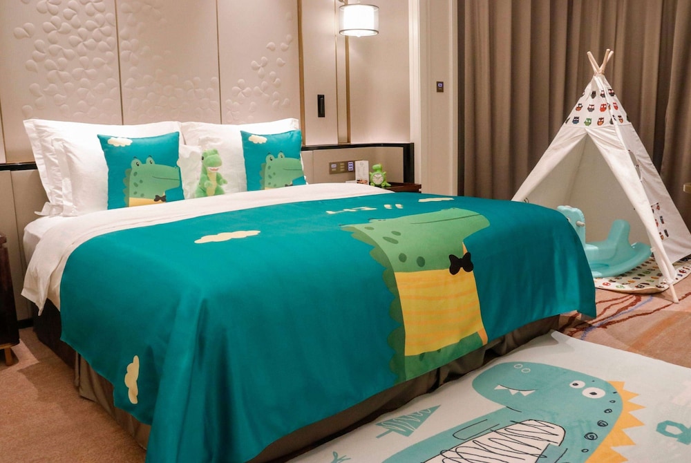 Theme, Rex, King Bed