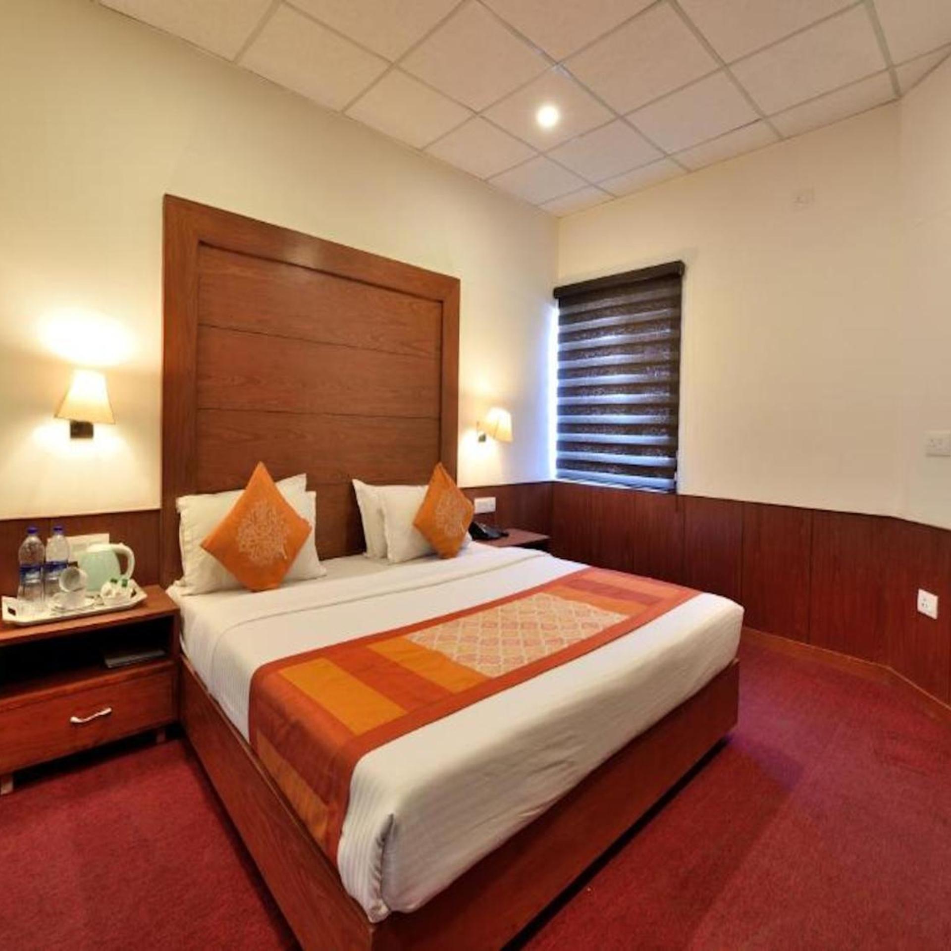 GALLEU HILL RESORTS 24/54