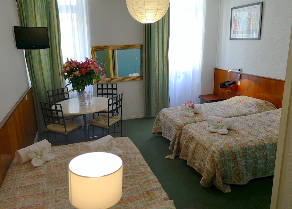 Azurene Royal Hotel 18/67