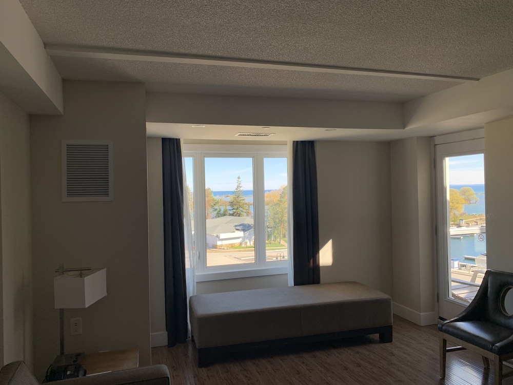 Living Water Resort 36/68