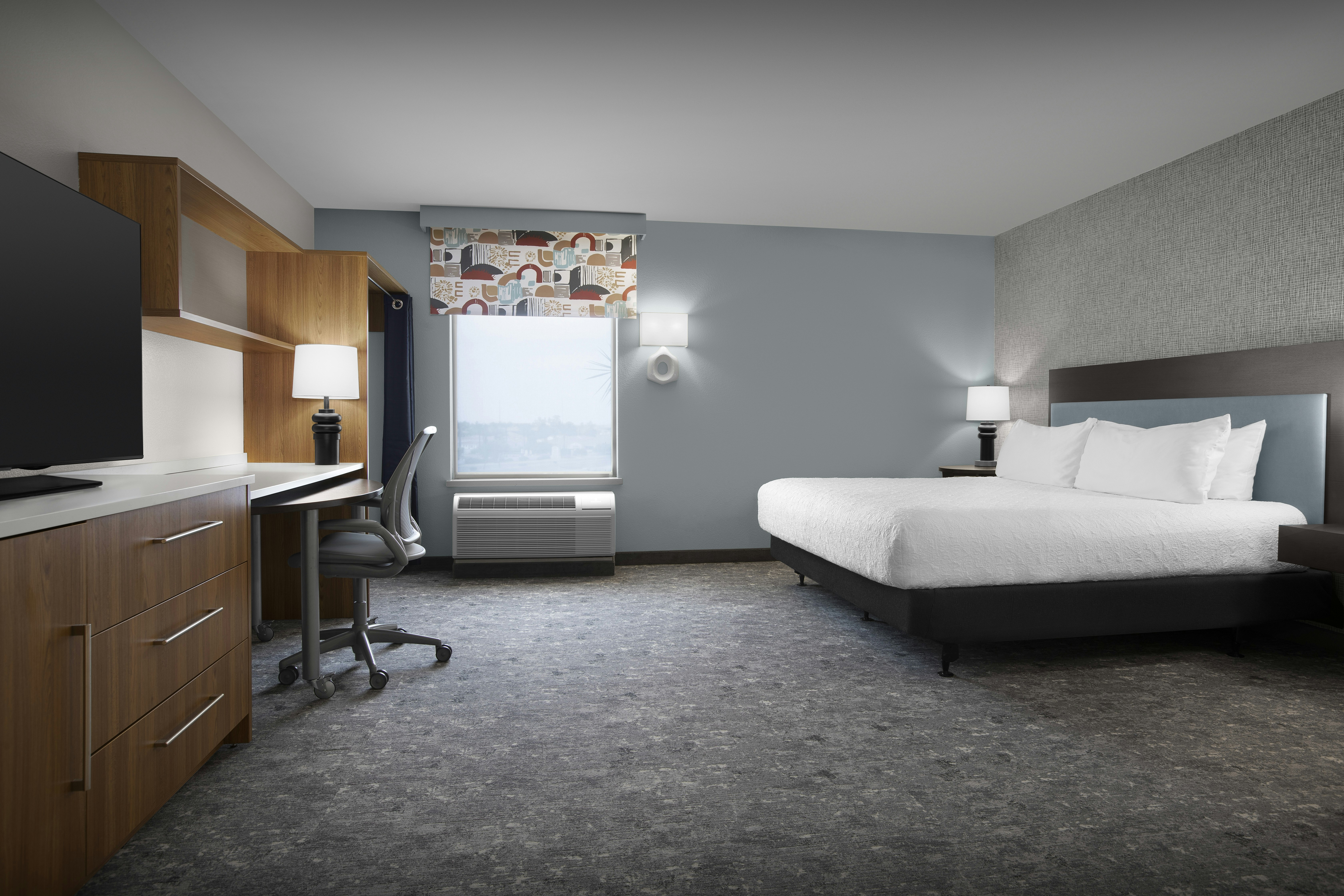 STUDIO, KING BED, ACCESSIBLE