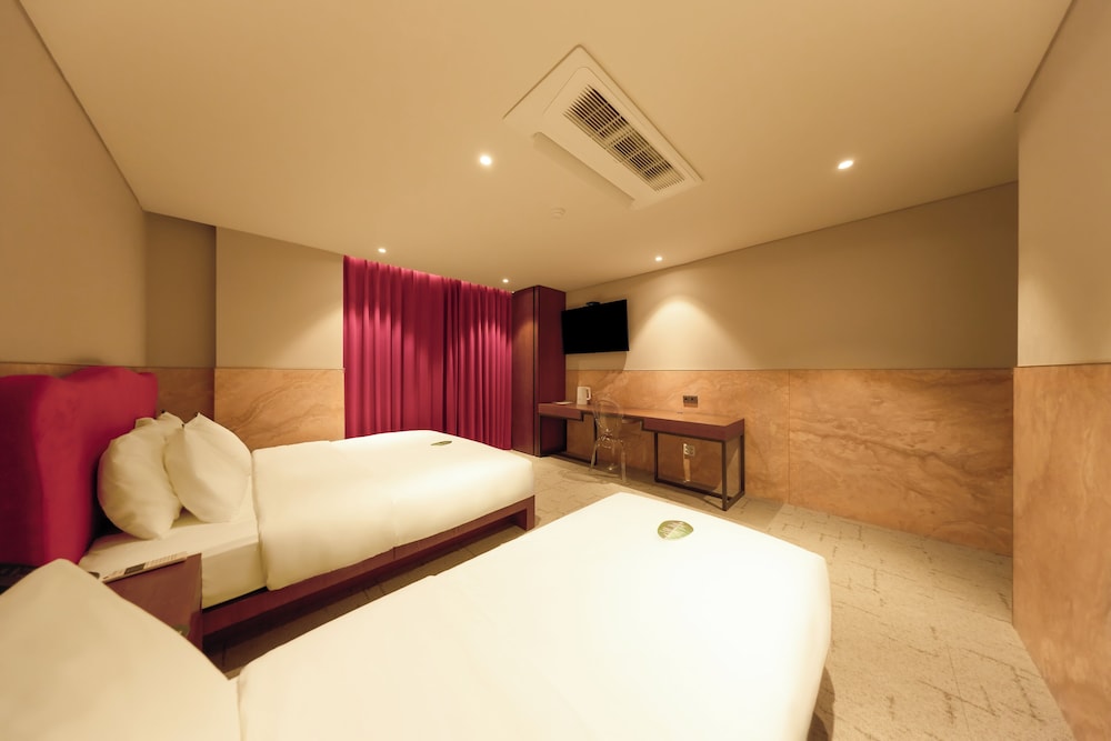 Capace Hotel 23/73