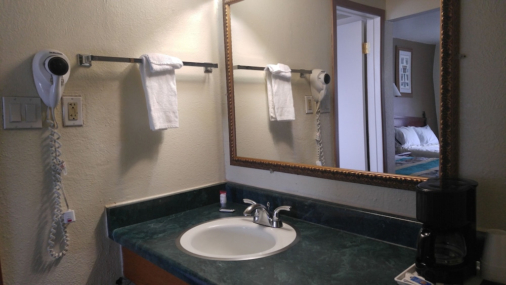 American Regency Inn Ex Rodeway Inn At Route 66 32/35