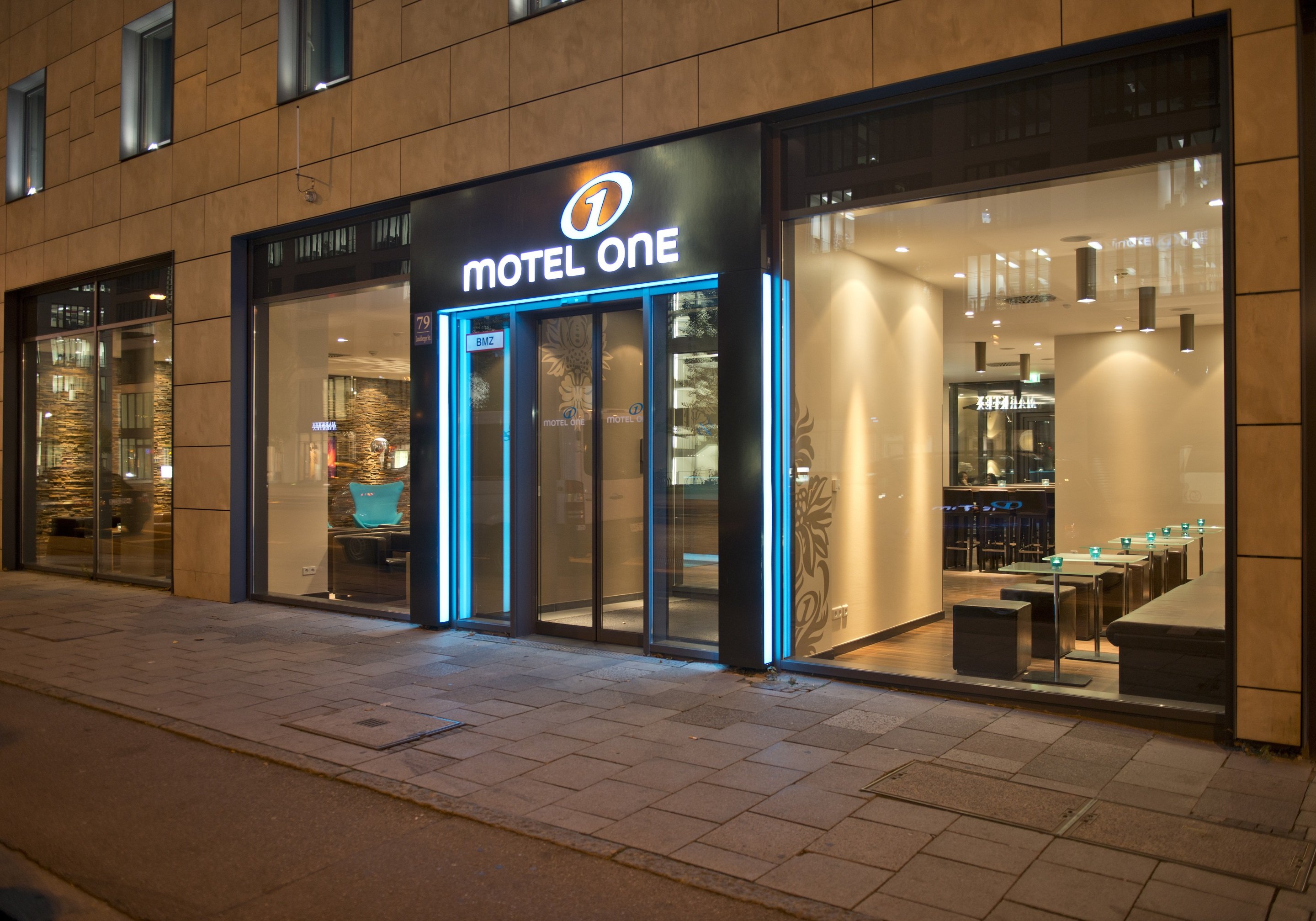 Hotel Motel One Munchen-Westend 2/21