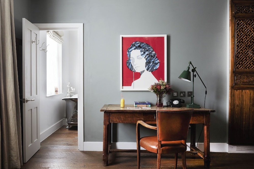 Artist Residence London 6/50