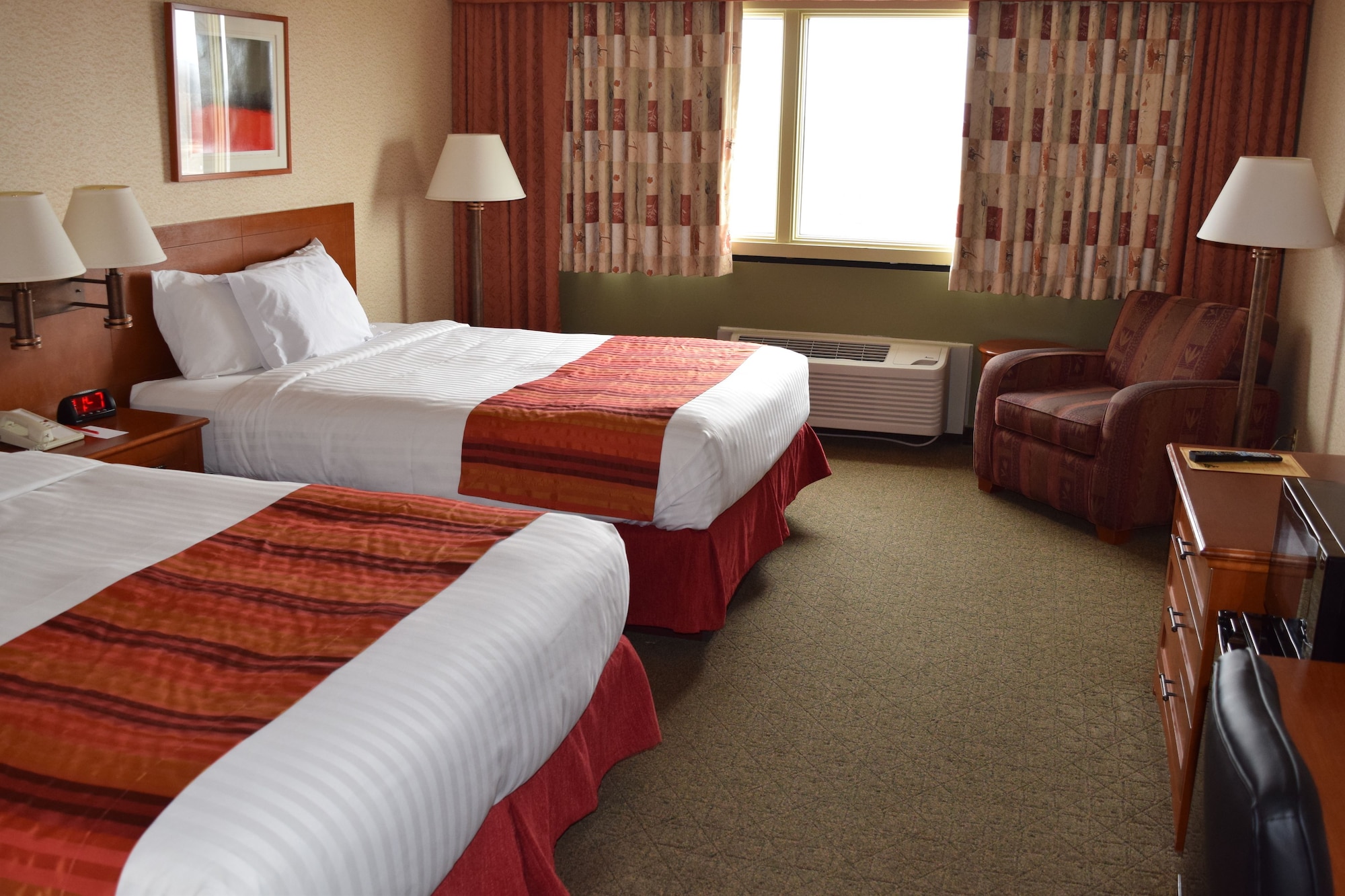 Superior, 2 Queen Beds, City View, Executive Level، Gateway Hotel and Conference Center 3/7