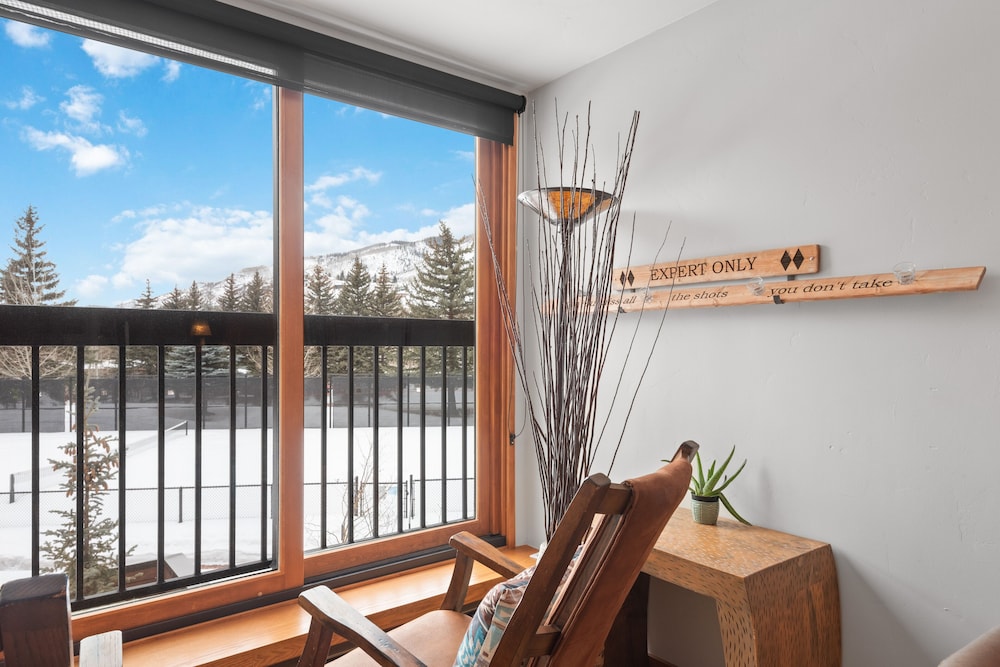 The Vail Spa Condominiums 45/76