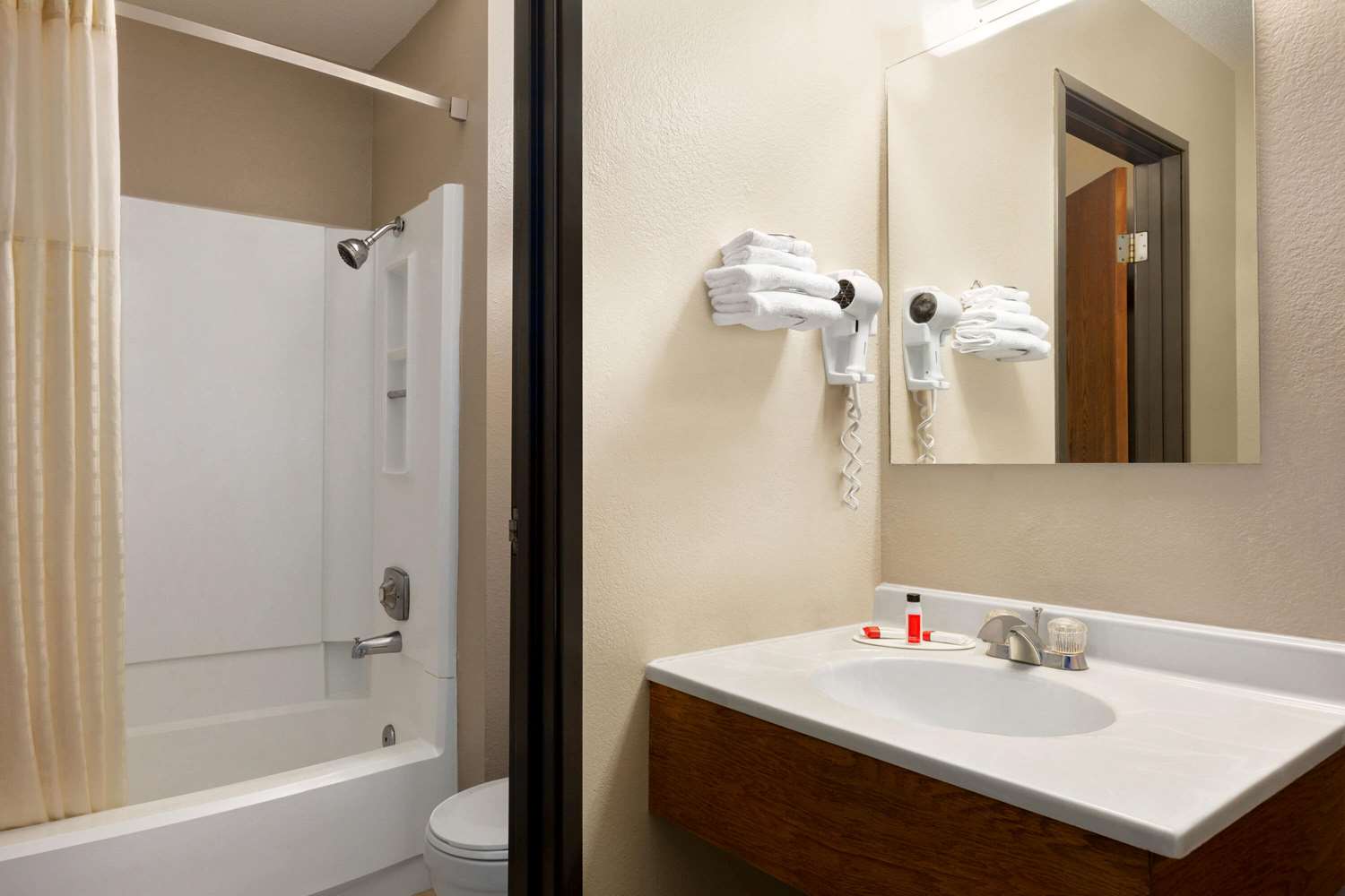 Super 8 By Wyndham Hannibal 42/43