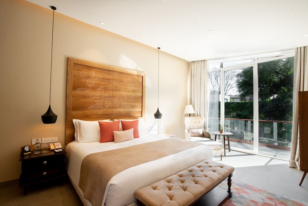 DELUXE, TWIN BEDS, HILL VIEW, BALCONY
