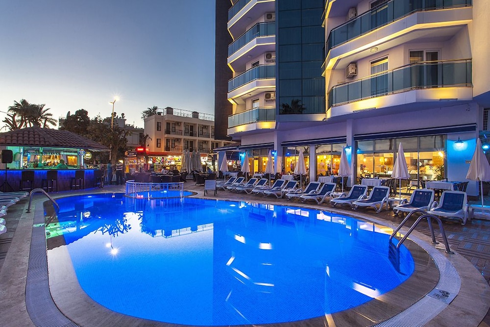 Parador Beach Hotel 17/47