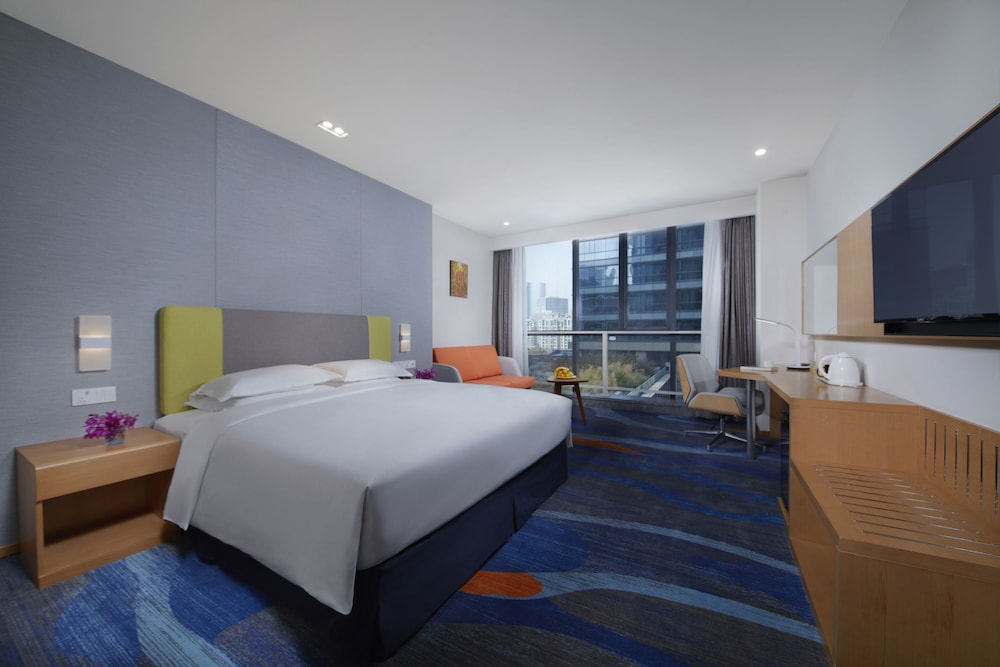 Holiday Inn Express Zhengzhou Zhengdong 23/73