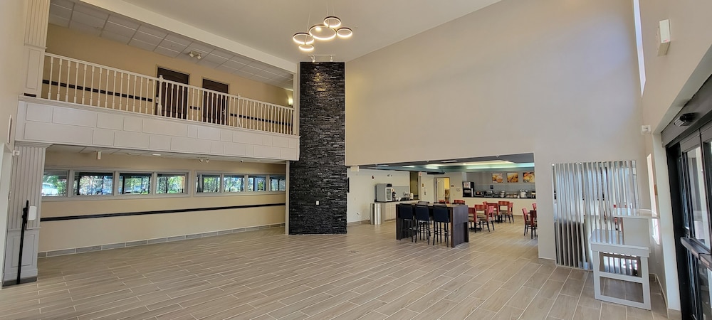 Comfort Suites Elgin Northwest 7/48