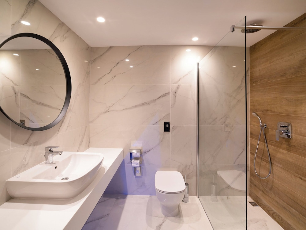 Mercure St. Julian s Malta 68/69
