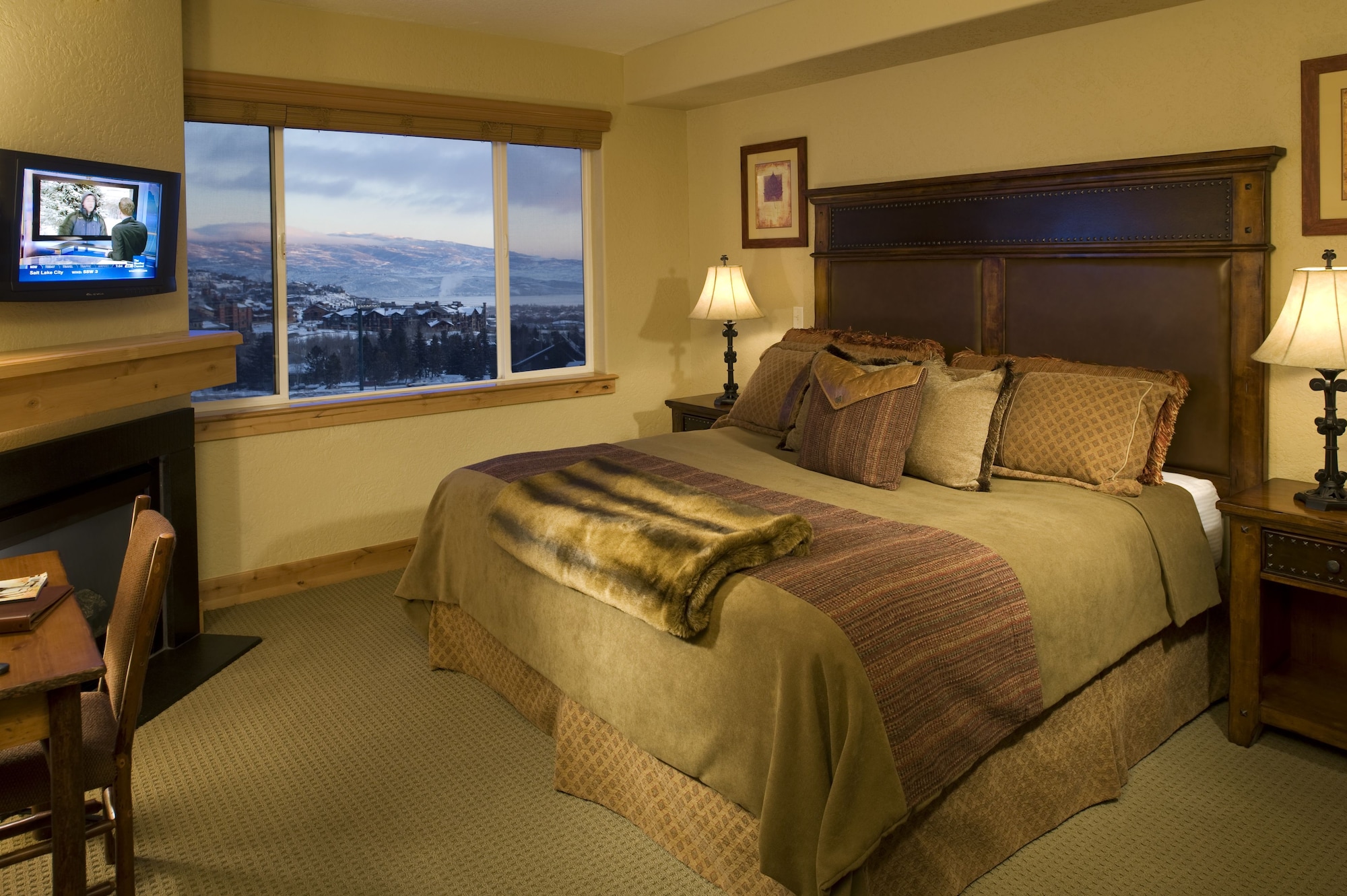 SILVERADO, LODGE, KING BED