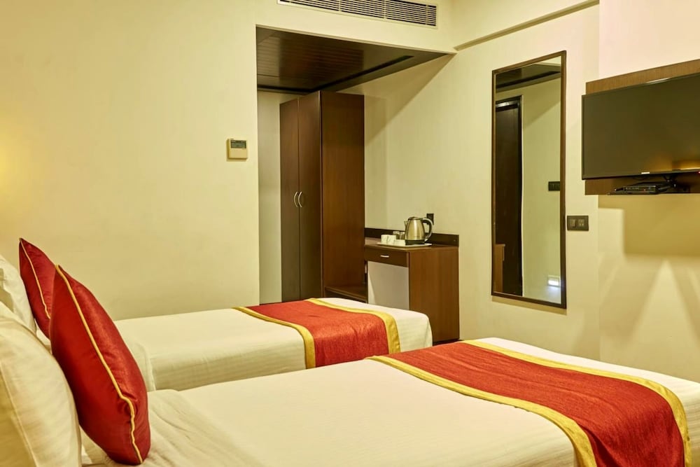 Akshaya Aura 22/53