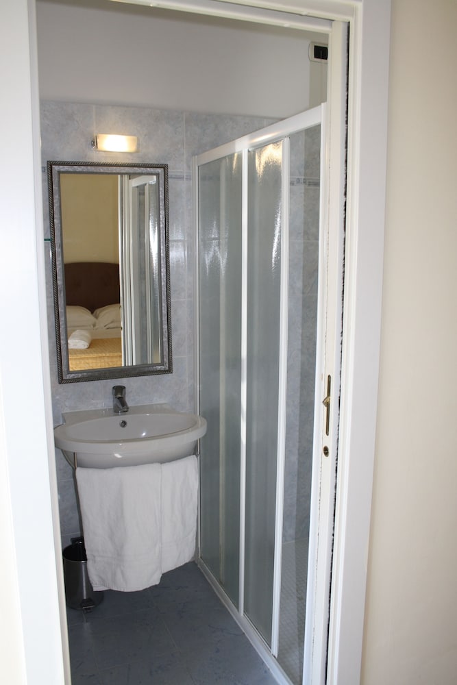 Gaston Hotel 44/45