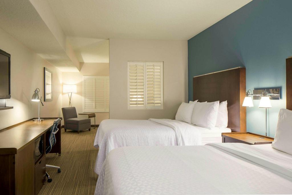 استوديو جونيور كبير بسريرين كوين مع أريكة لذوي الإعاقة، Four Points by Sheraton Cocoa Beach 2/4