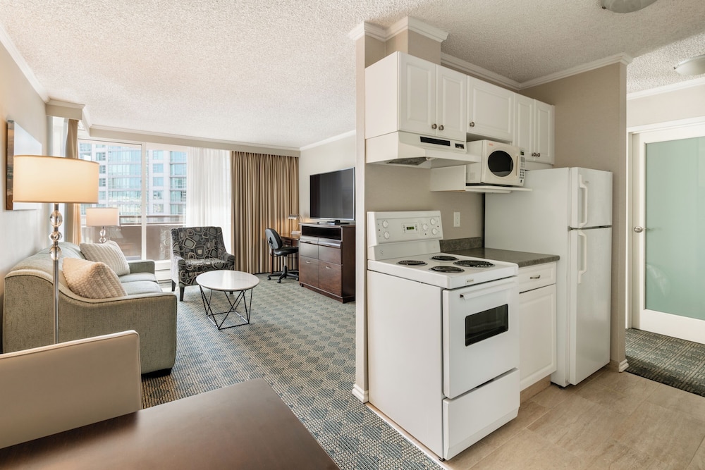 Chateau Victoria Hotel And Suites 54/68