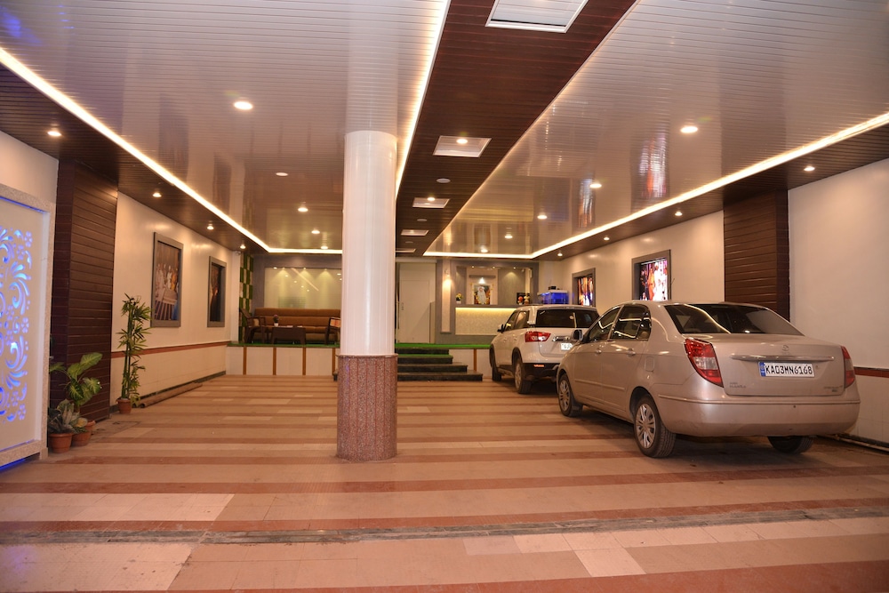 Hotel Disha Palace 64/69