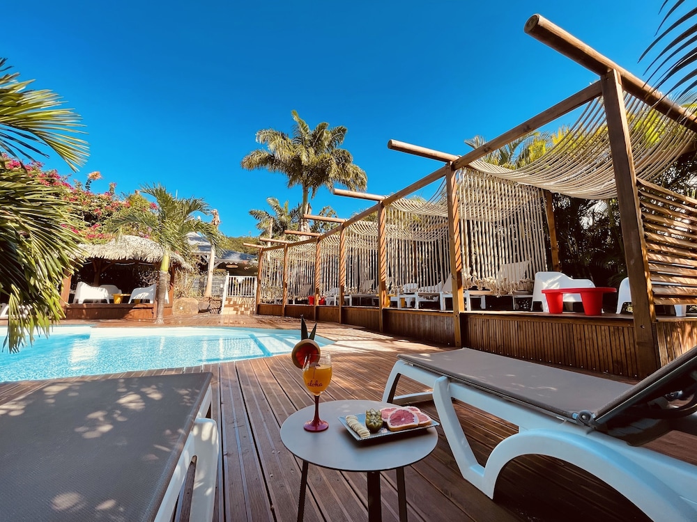 Tropicana Suites 15/50