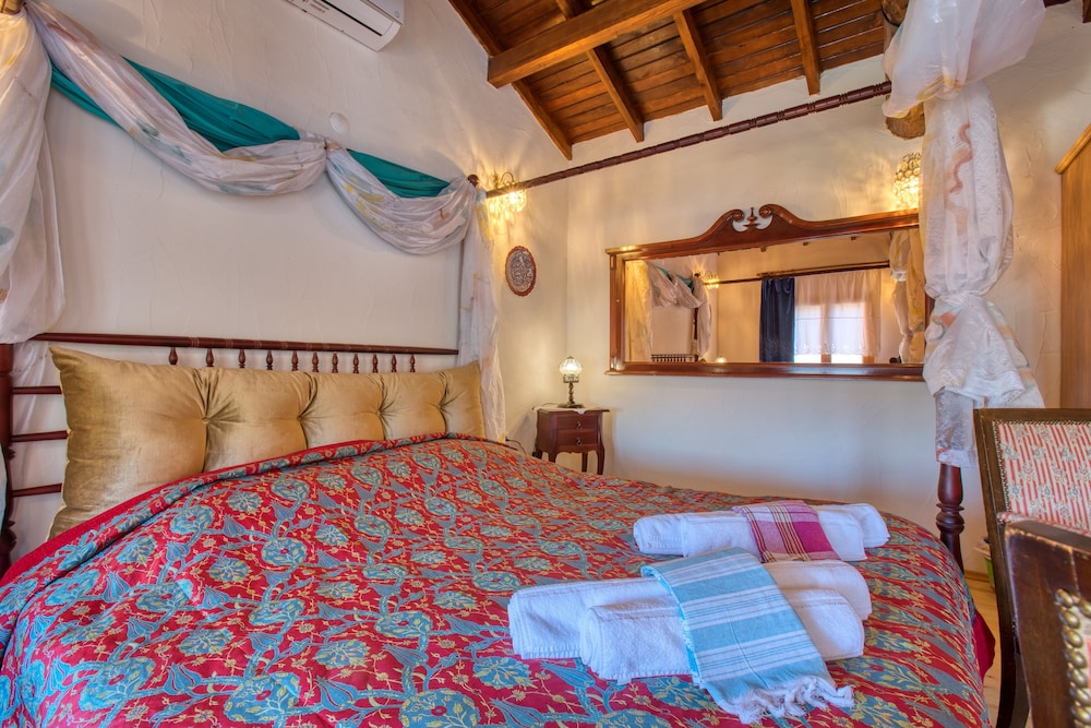 Turkuaz, Deluxe, Queen Bed